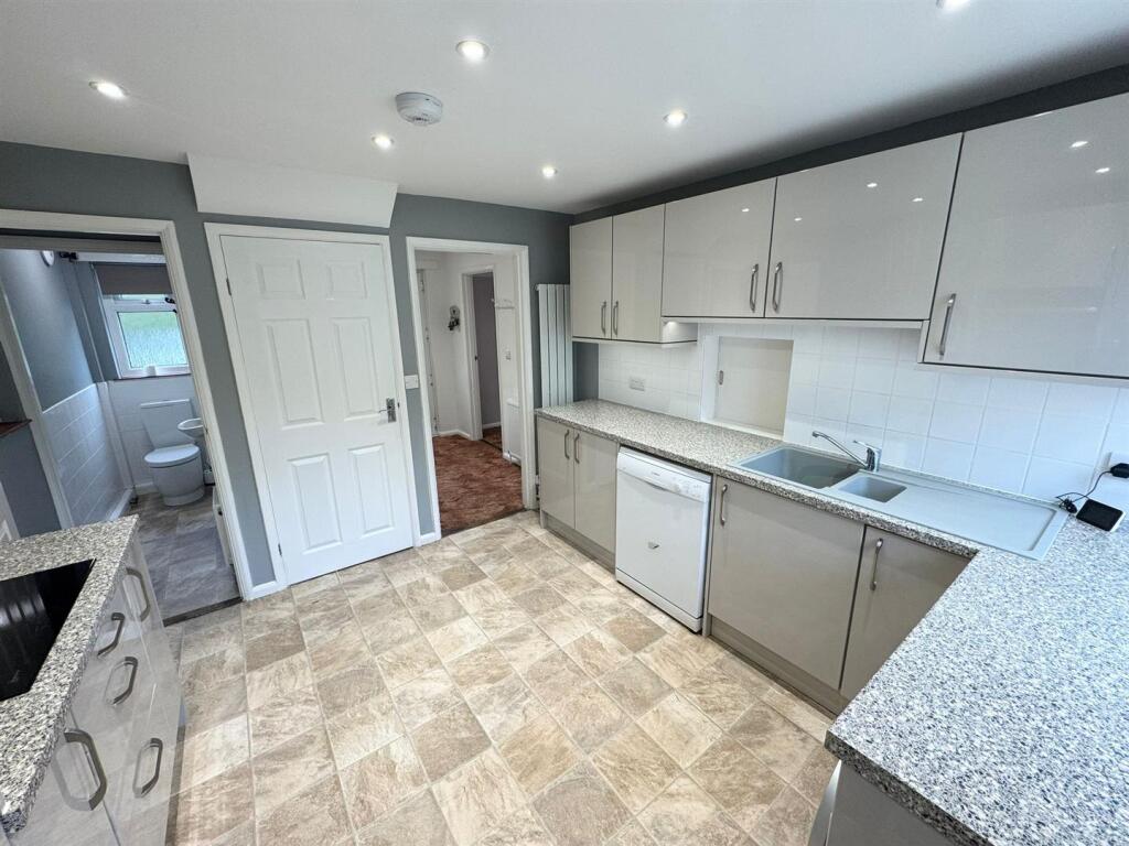 Kitchen Alt Angle.jpg