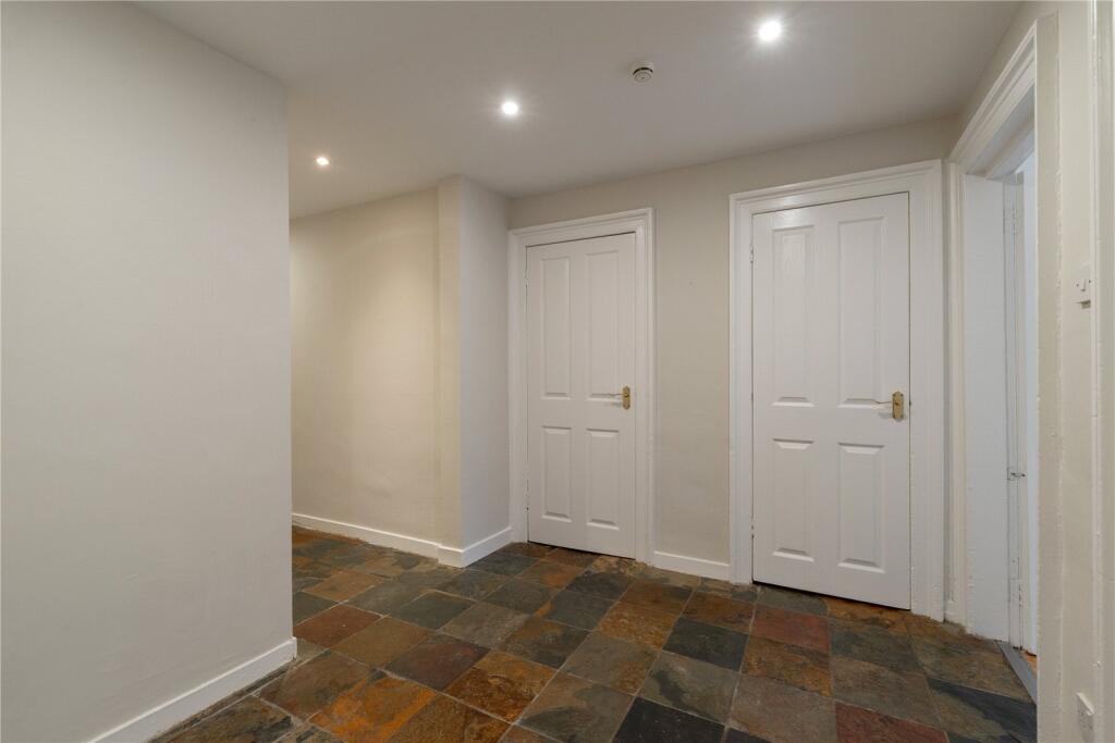 Wellington Place. 85