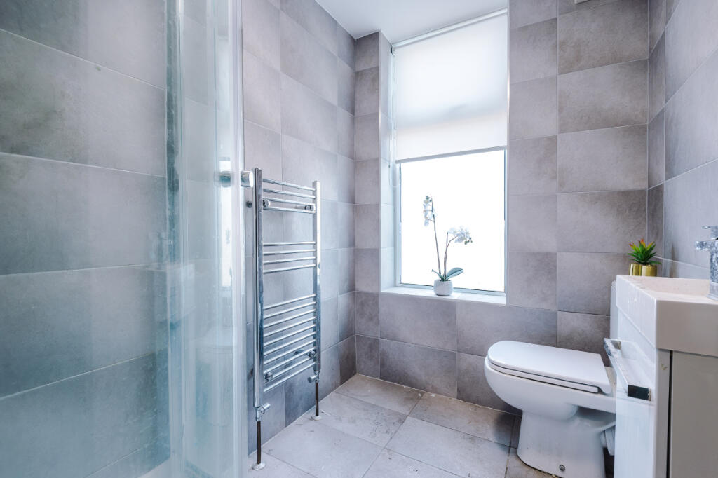 77 Davenport, Bathroom 1