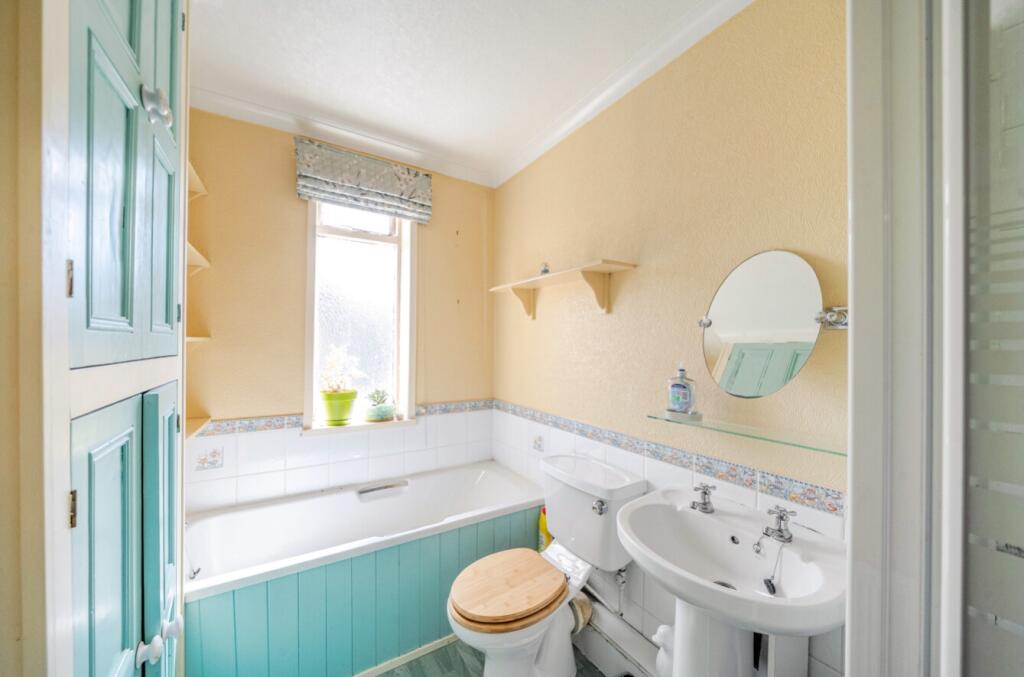 EweMove Harrogate Bathroom
