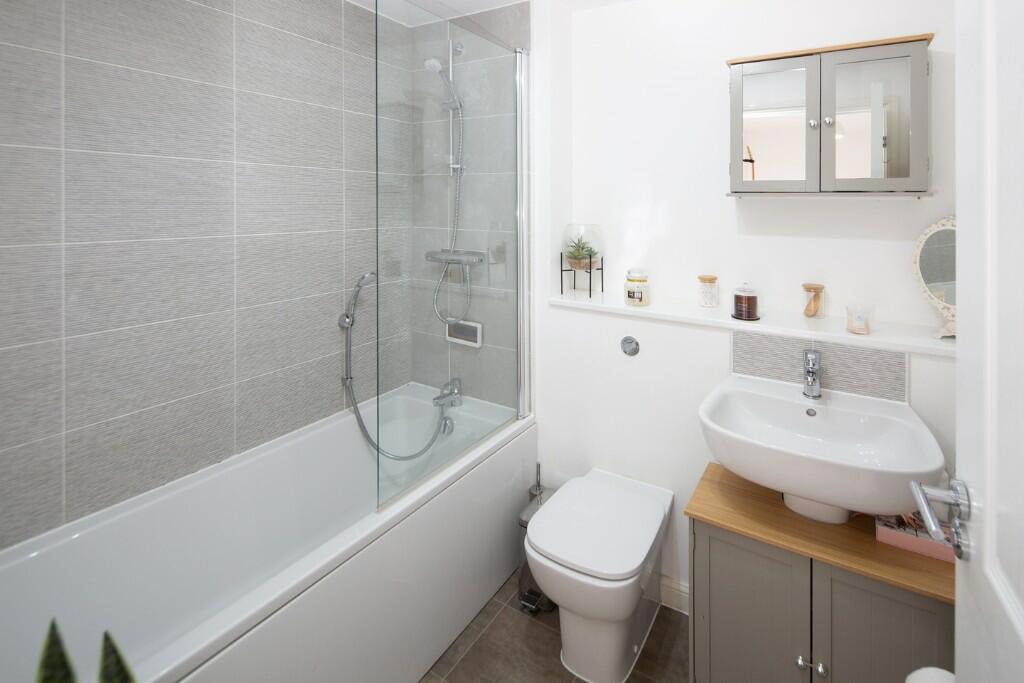 1st Floor Bathroom