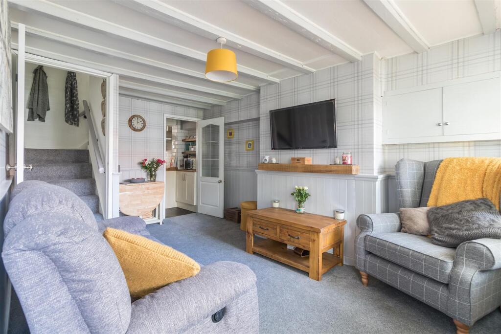 SITTING/DINING ROOM