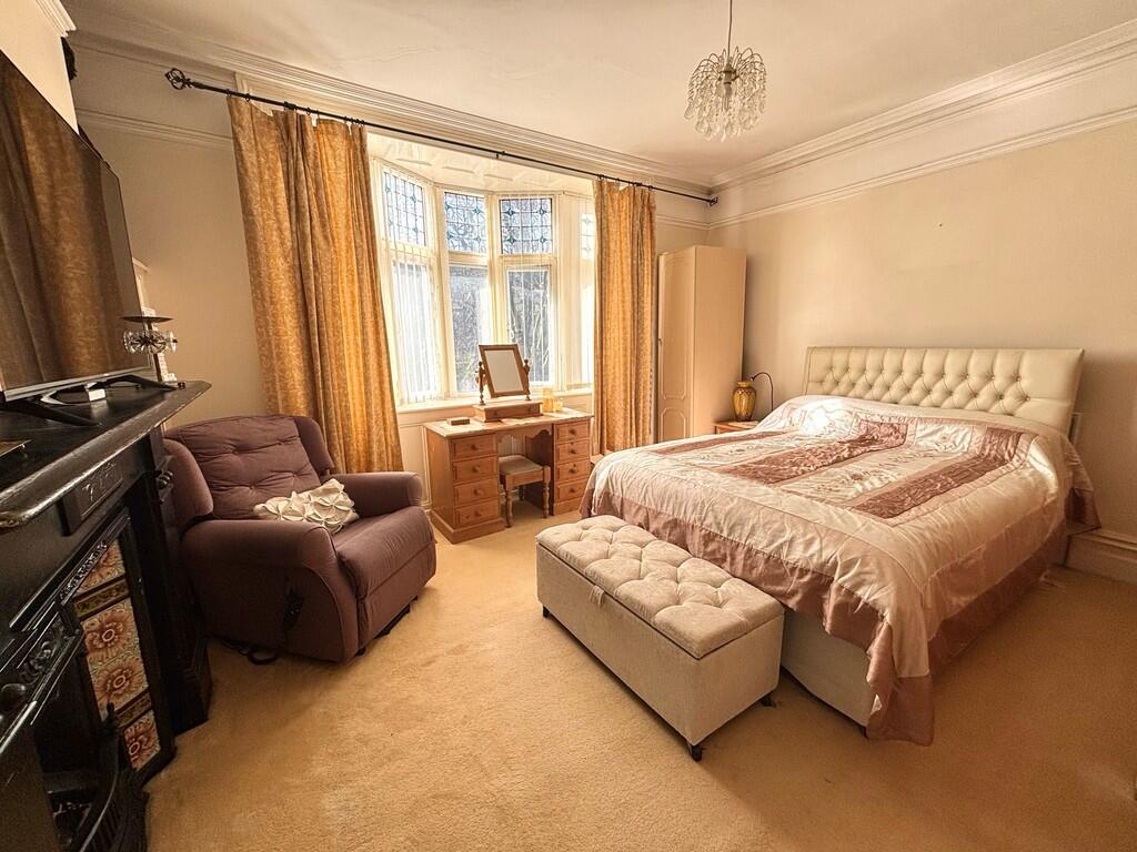 bedroom with recl...