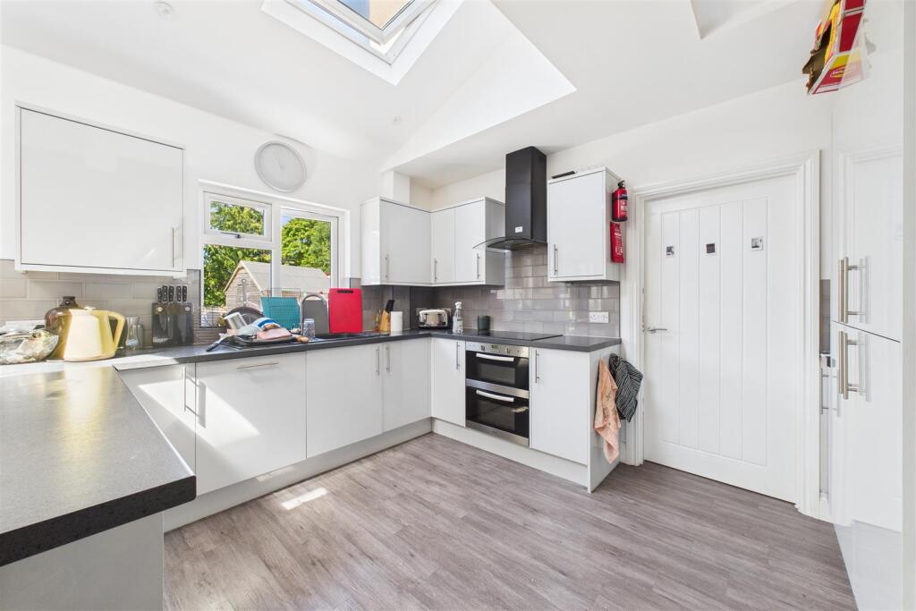 46 Frome Valley Road, Frenchay, Bristol BS16 1HE |