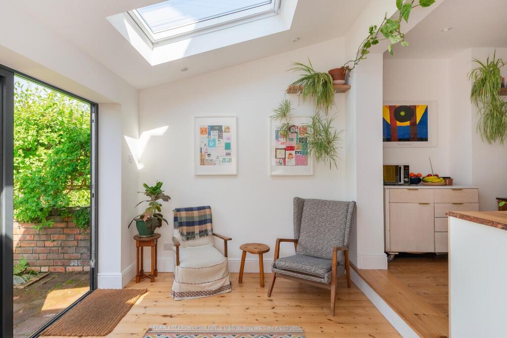 3Y7REN - Sitting Room B.jpg