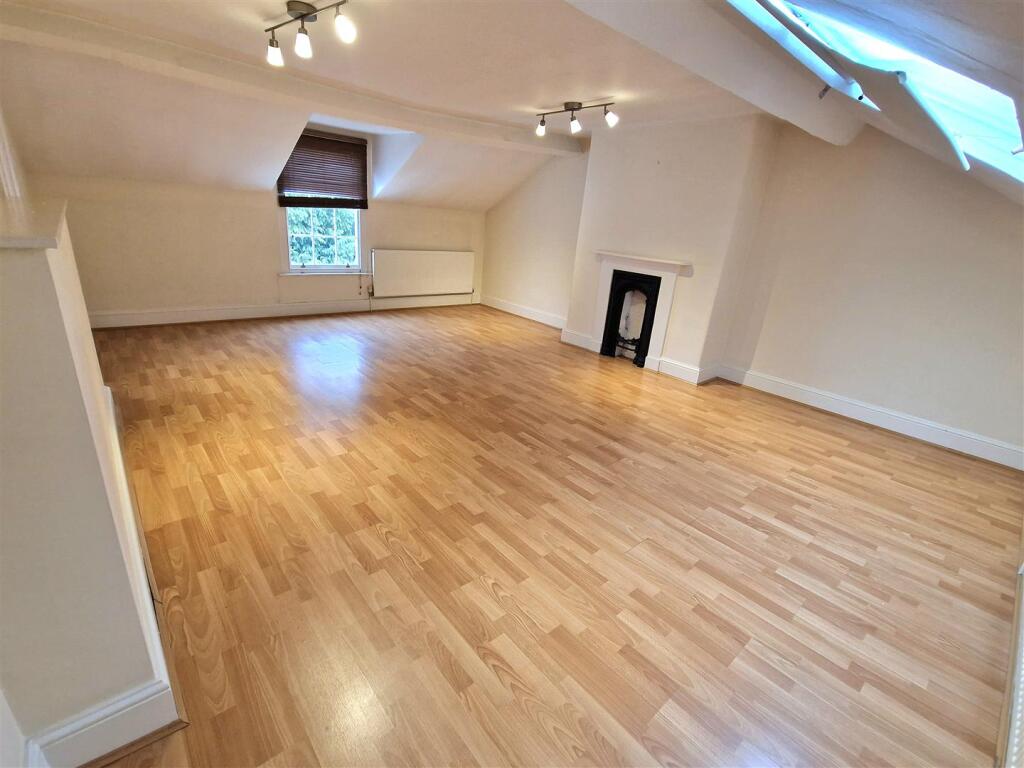 Top Level Bedroom3
