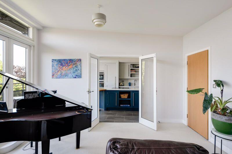 Sitting Room / Dining Room