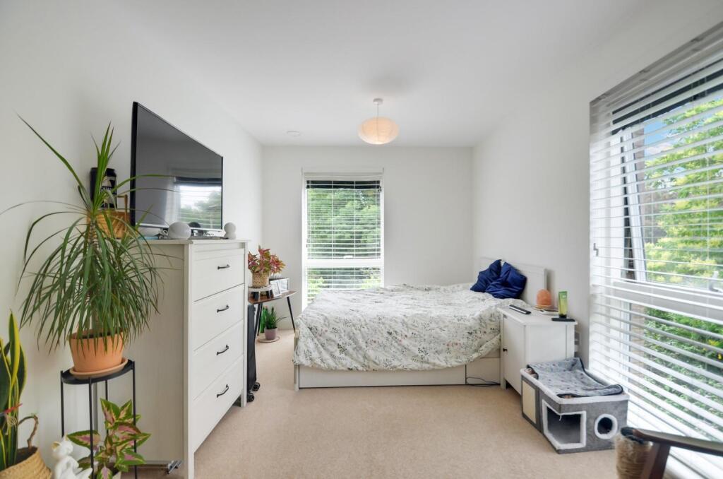 Bedroom 1_Pic_ (2).jpg