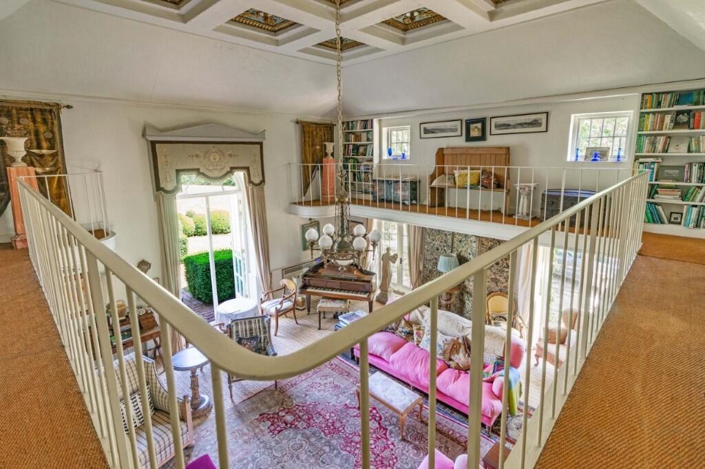 Galleried landing