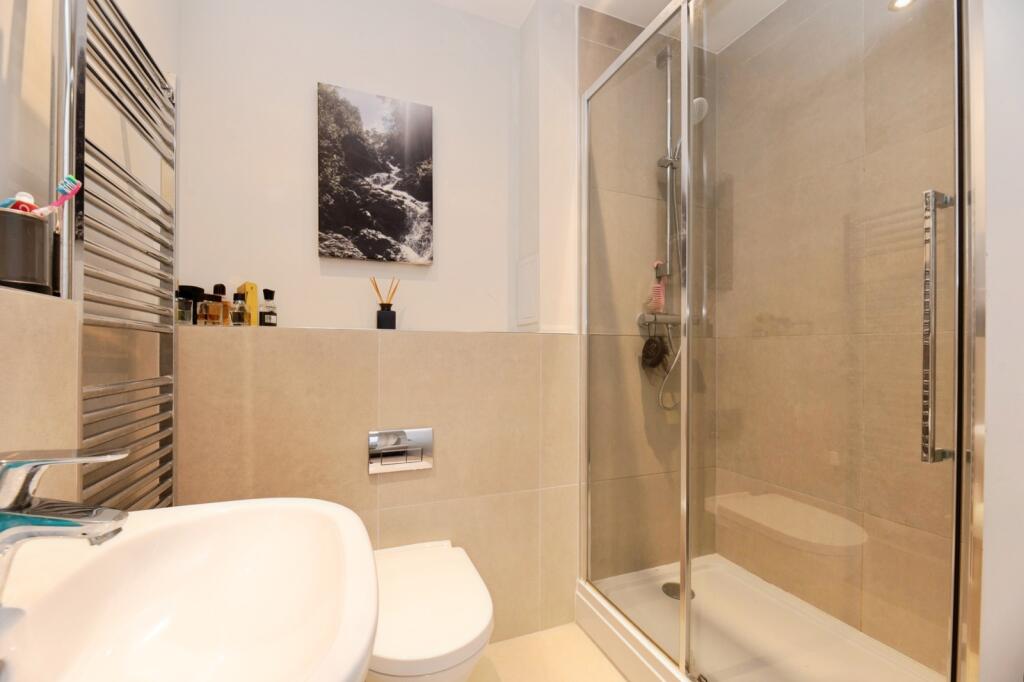 Thornton Close, Leatherhead, Surrey, KT22