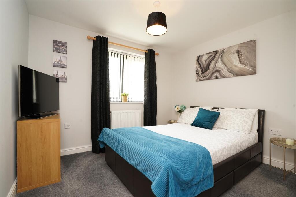 BEDROOM 2