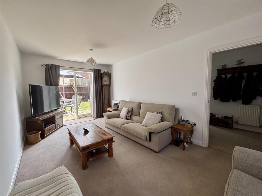 Living room 2.jpg