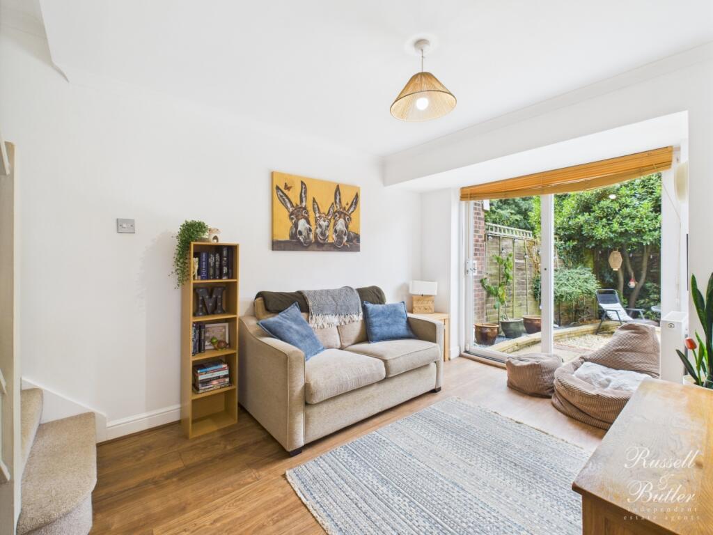 CAM02127G0-PR0312-STILL005