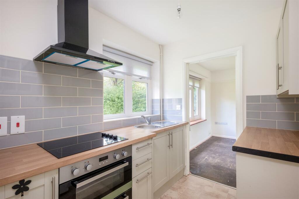 40 Hughes Close-6.jpg