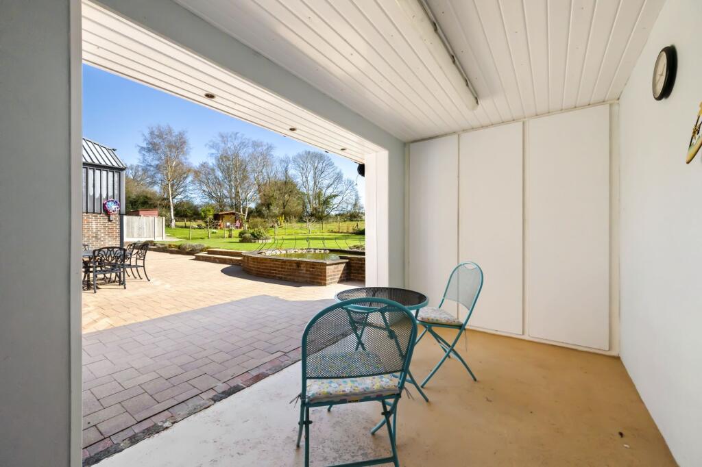 Garden alcove