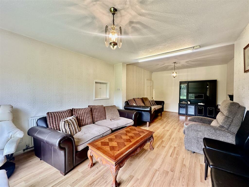 EXTENDED LOUNGE