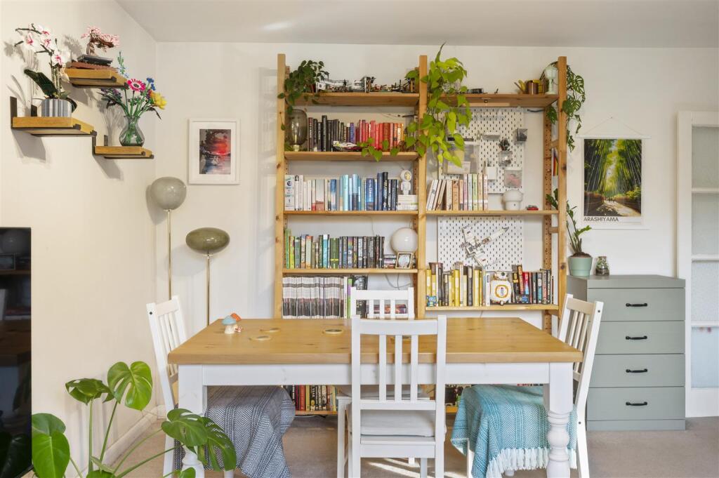 Flat 2 Malcolm Lodge,12.JPG