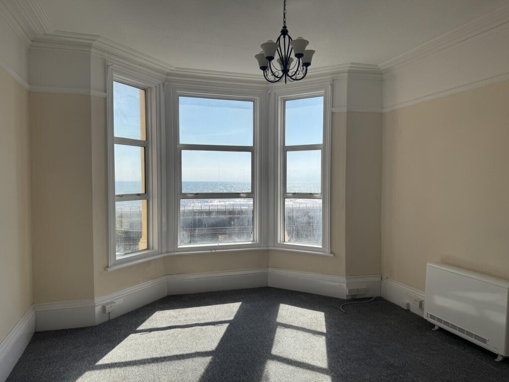 Flat 3 South Cliff House -lounge1