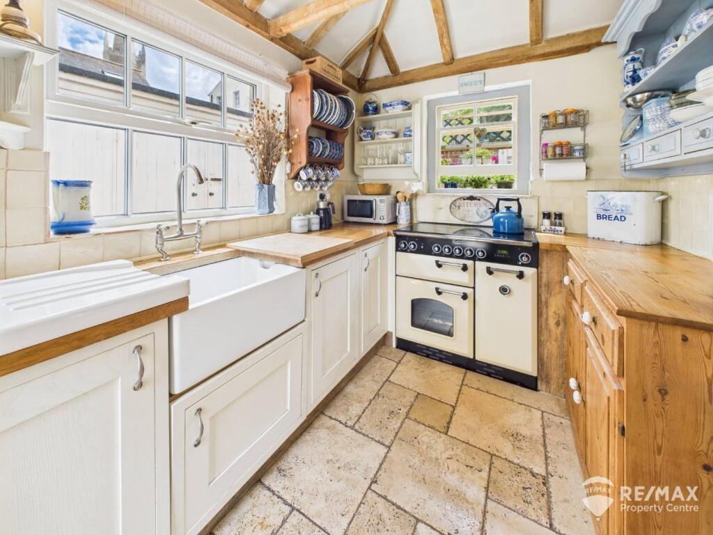 Kitchen 2.jpg