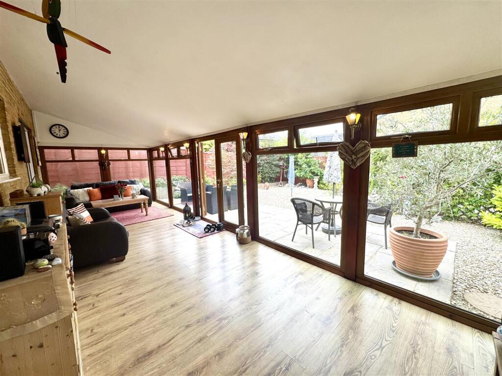 GARDEN ROOM