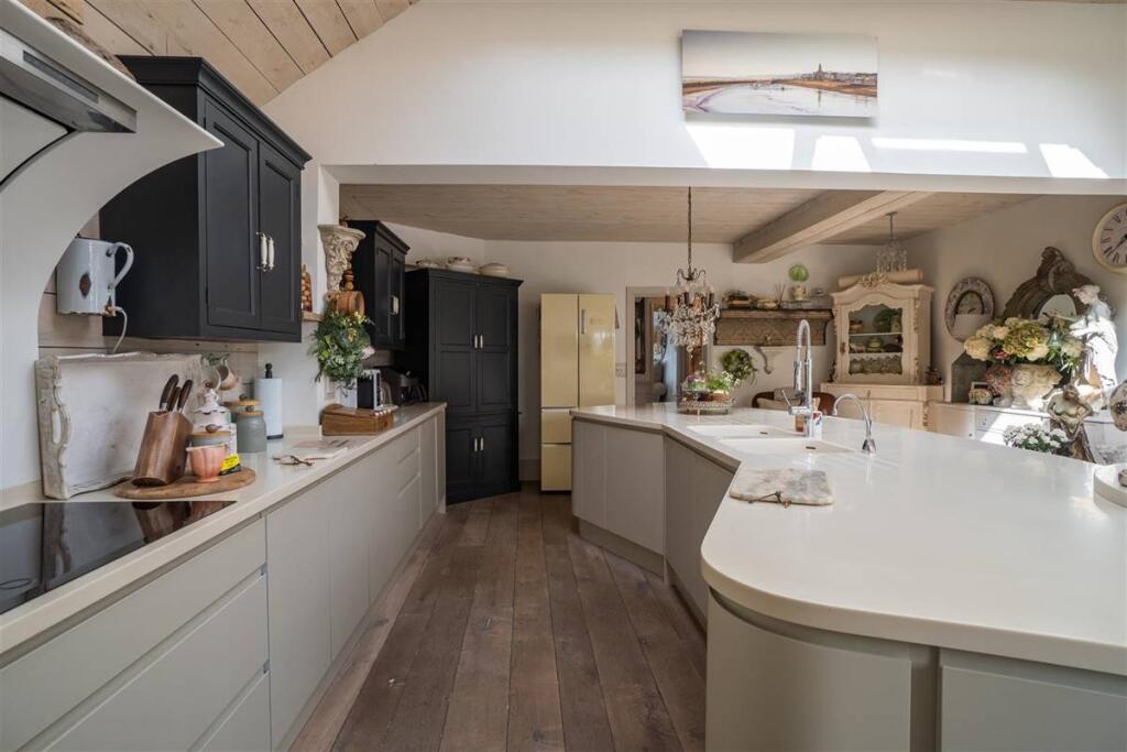 Luxury Kitchen and Breakfast Room