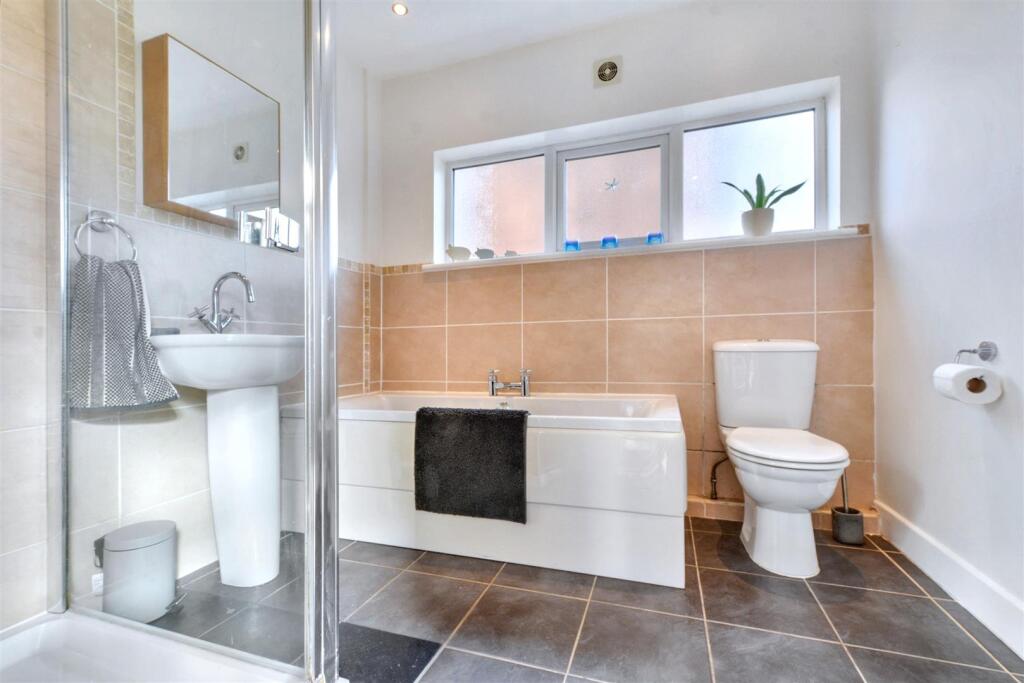 Bathroom_1.jpeg