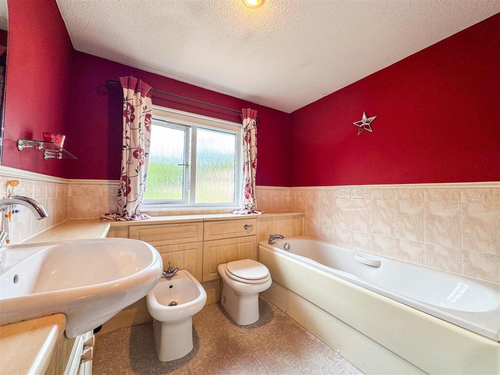 Ensuite bathroom