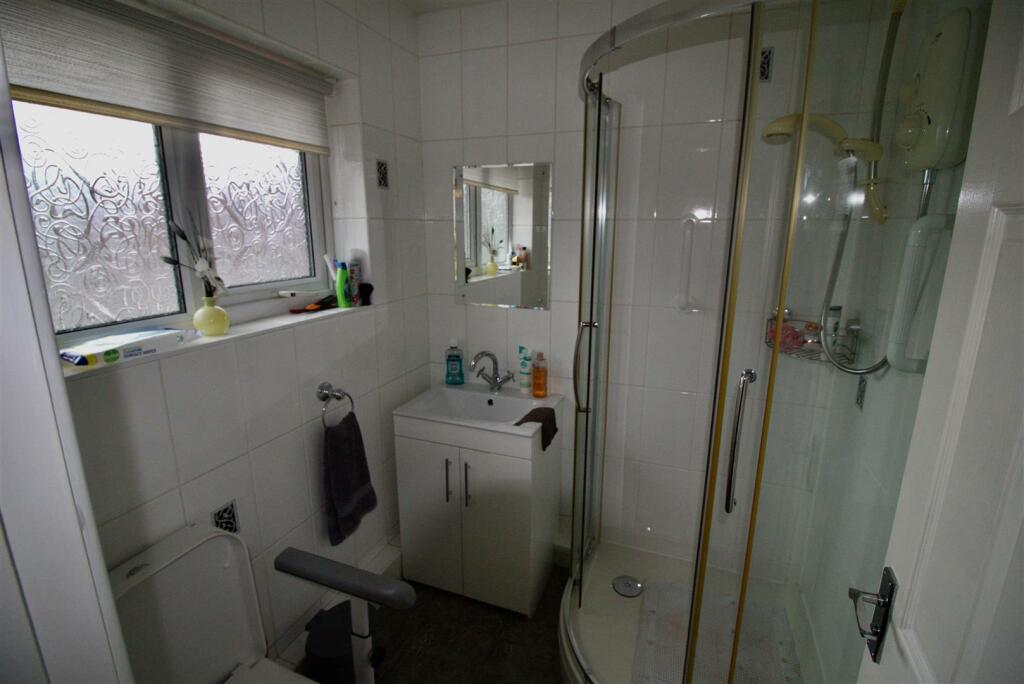 SHOWER ROOM