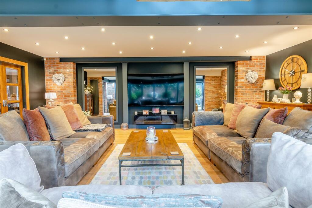 8627183-interior11.jpg