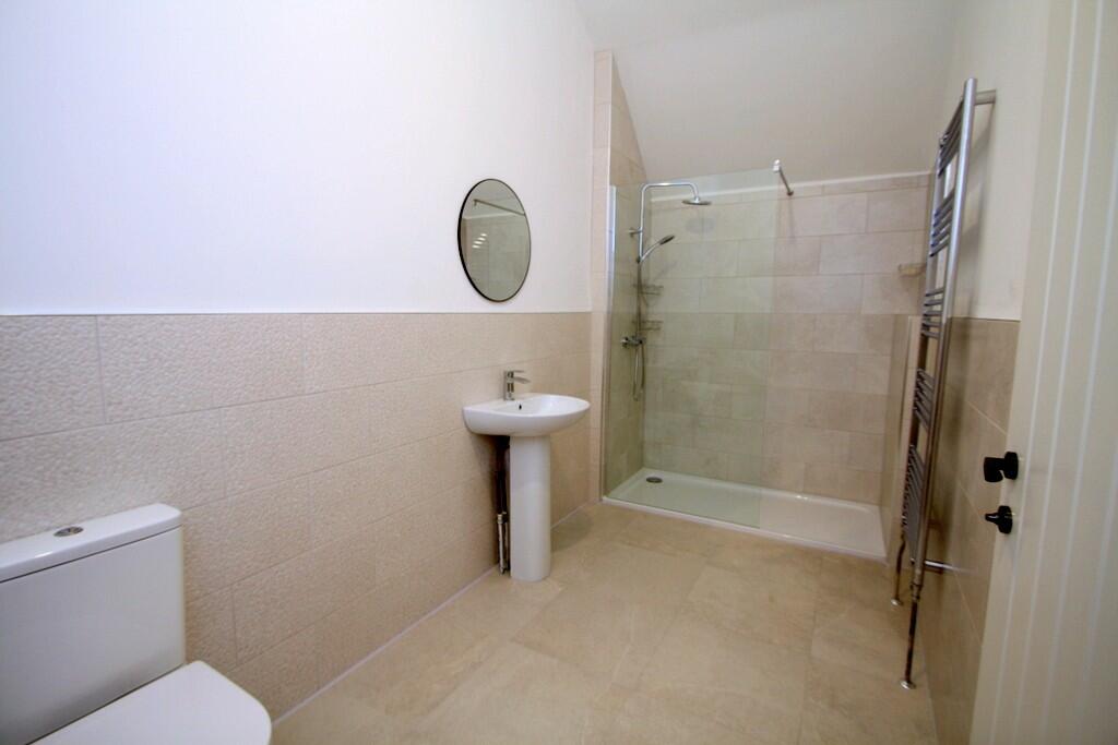 Ensuite to Bed 1