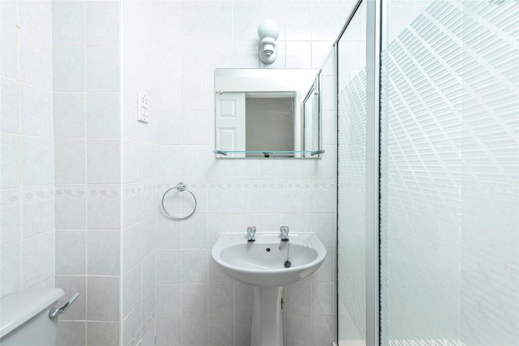 Family Shower Rm