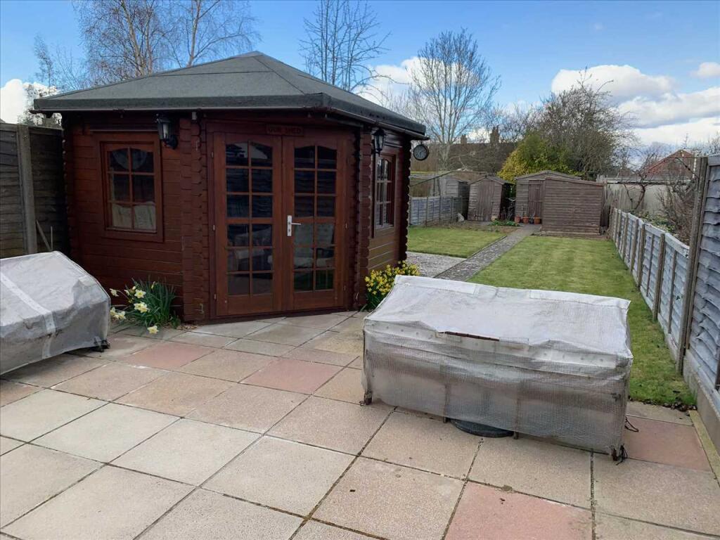 SUMMER HOUSE 9 x 9