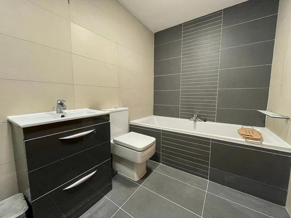 Bathroom Bath Side