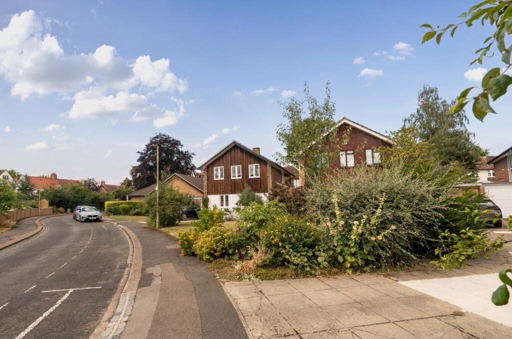 1325643-4-687779c...