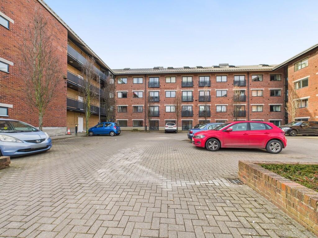 CAM04273G0-PR0094...