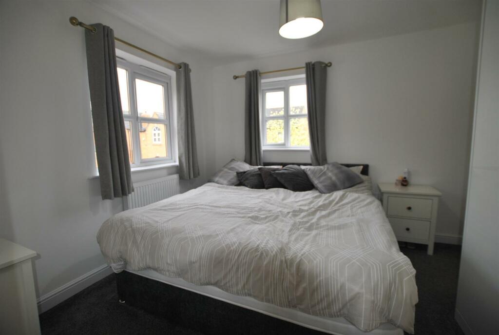 MAIN BEDROOM