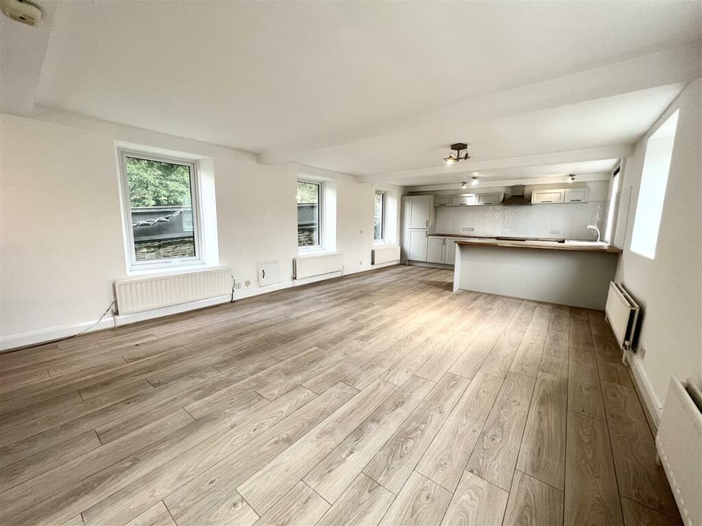 OPEN PLAN LIVING/DINING KITCHEN
