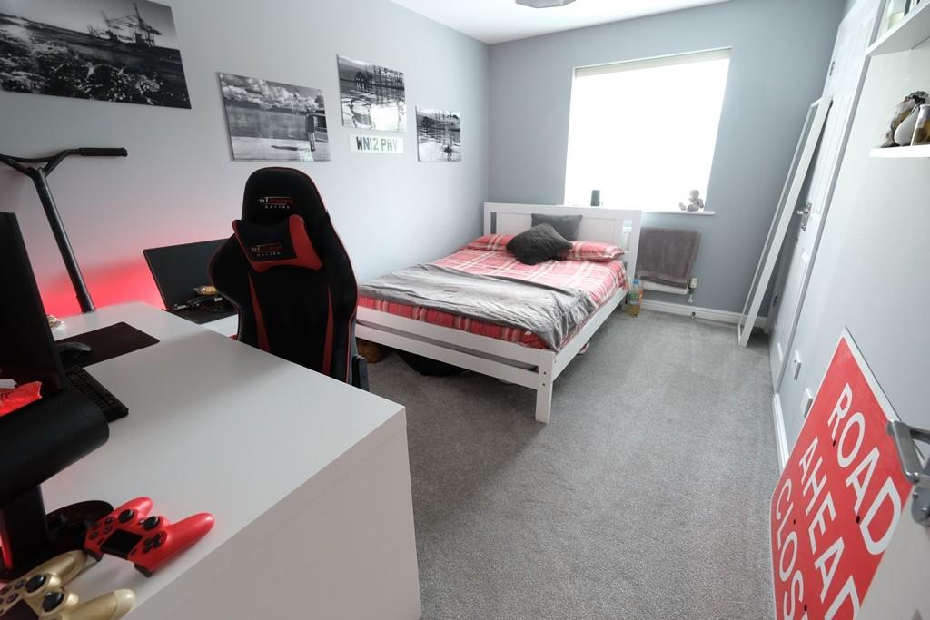 BEDROOM 2