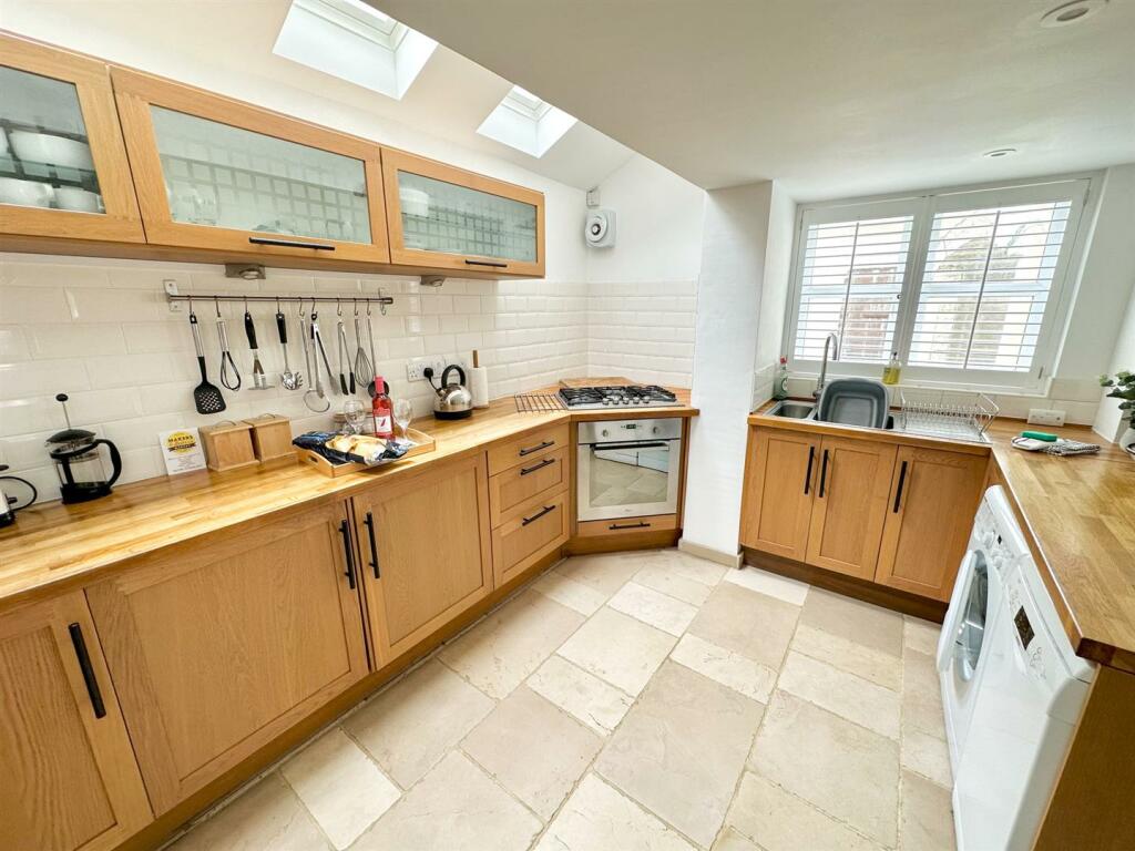 kitchen 2.jpg