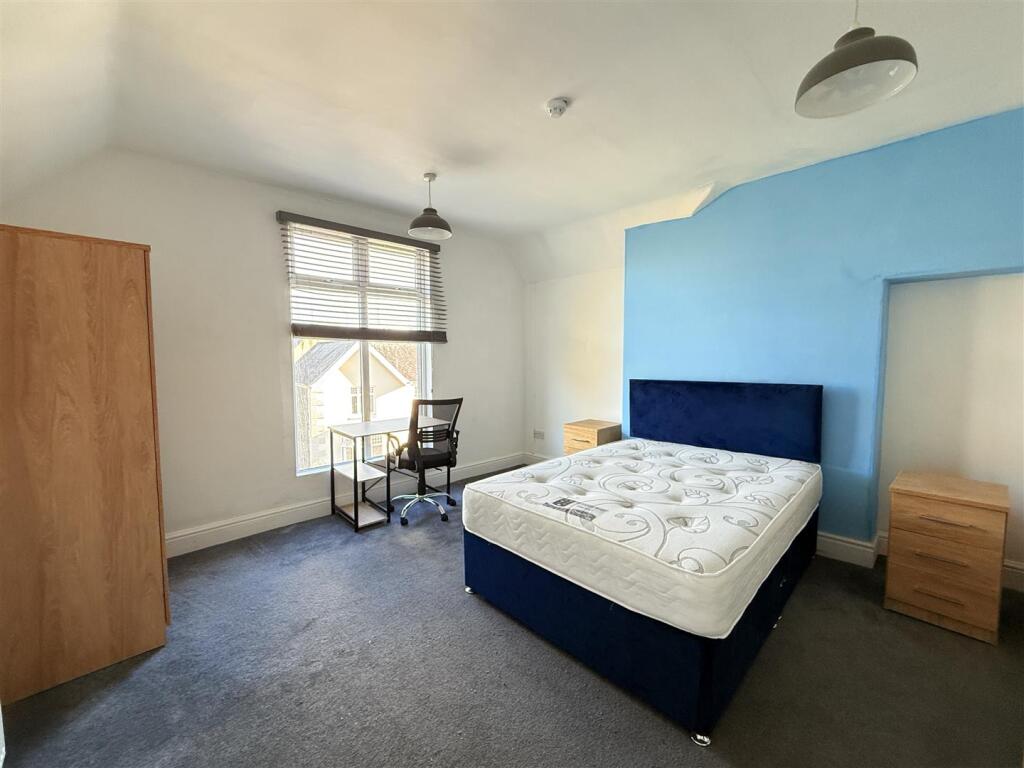 Bed 9.JPG