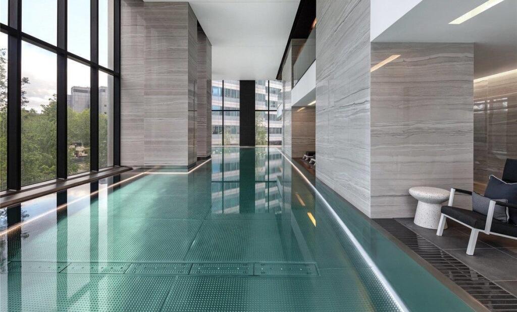 RESIDENTS POOL