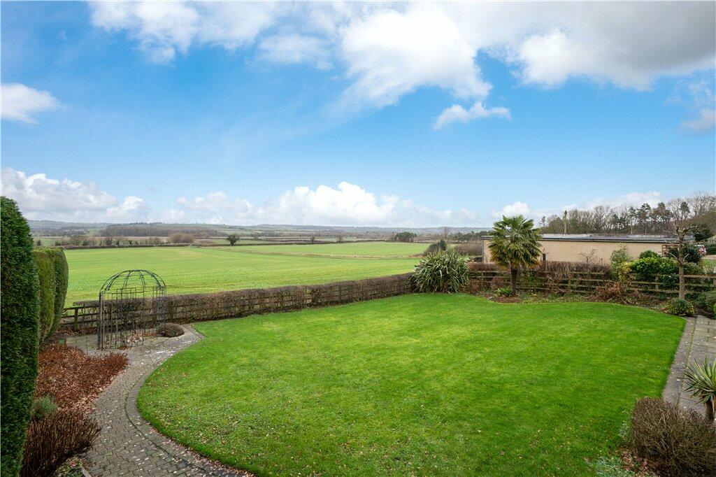 Front Garden/Views