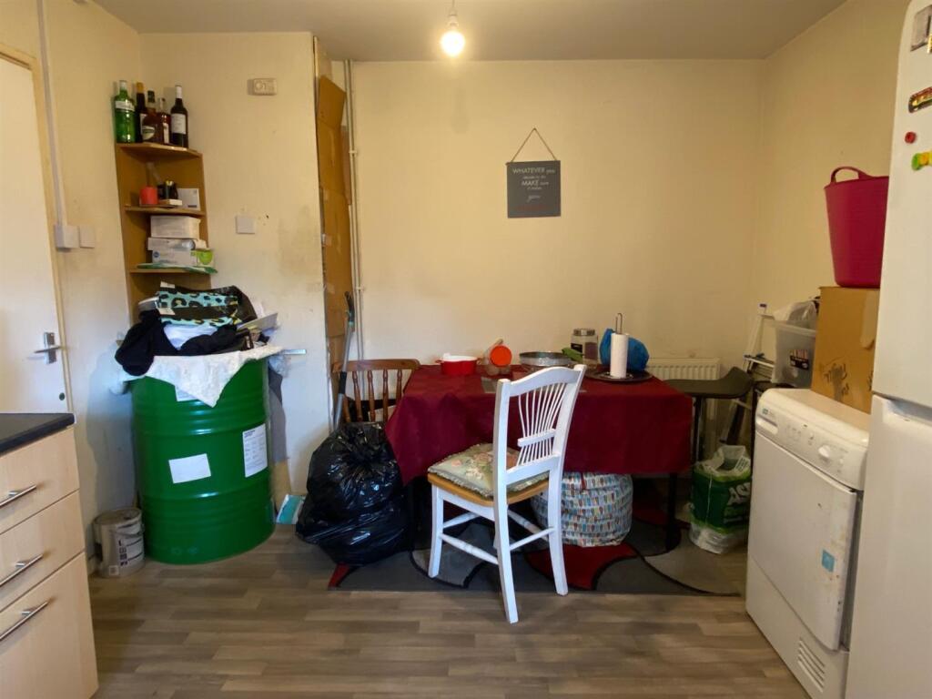 Kitchen1.jpg