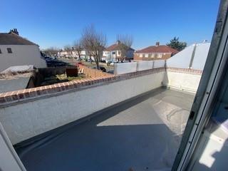 the pantiles 11a balcony.jpg