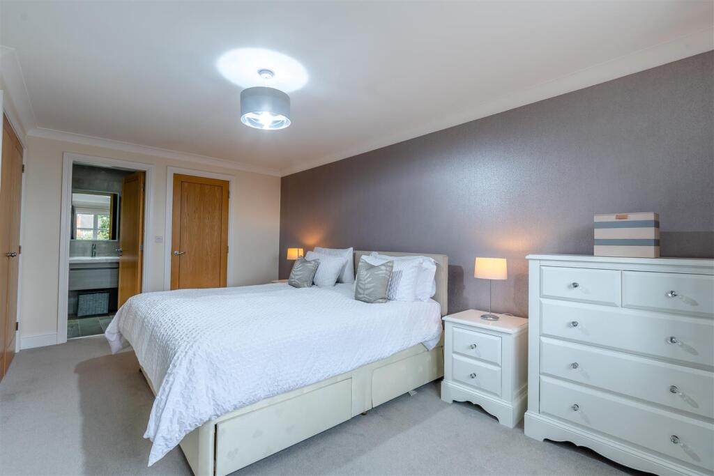 8641910-interior25.jpg