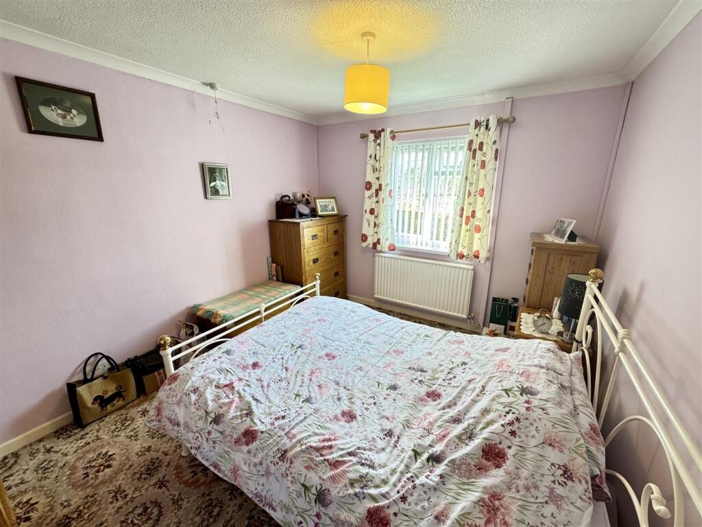 BEDROOM 2