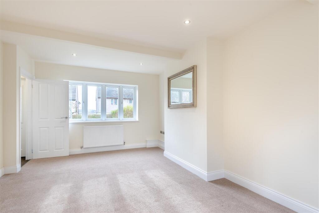 8640855-interior10.jpg