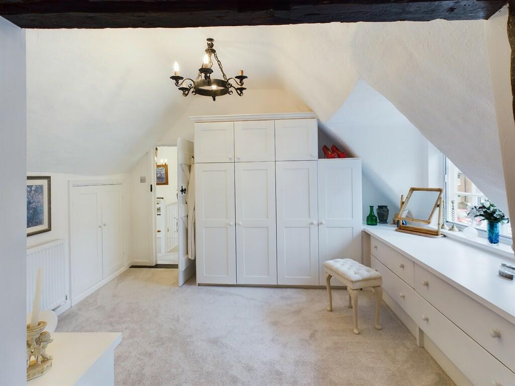 Master Dressing R...