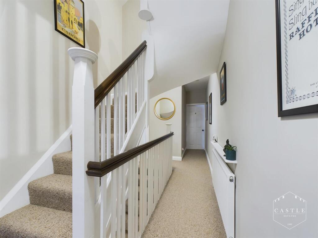 FIRST FLOOR LANDING