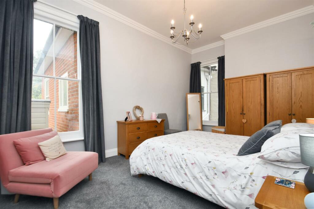 Bedroom 1.JPG